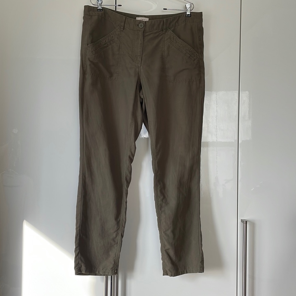 Ann Taylor Loft Pants in Khaki/Green Size-12